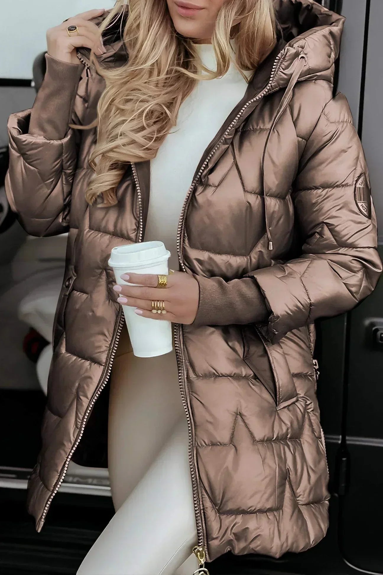 ESCA - Abrigo de invierno elegante con capucha