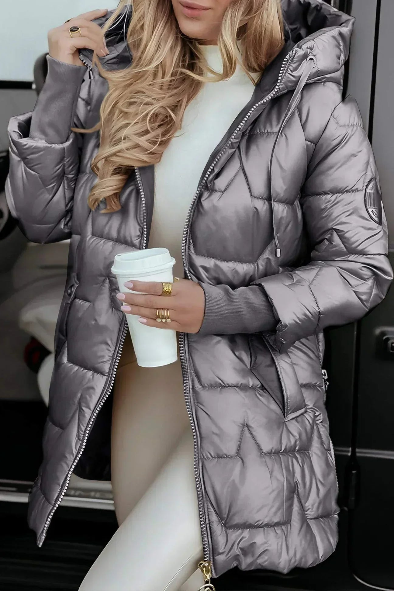ESCA - Abrigo de invierno elegante con capucha
